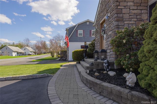 87 N Magnolia Street, Pearl River, NY 10965