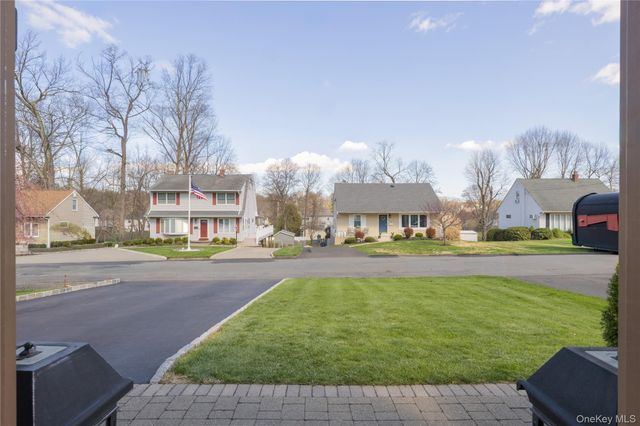 87 N Magnolia Street, Pearl River, NY 10965