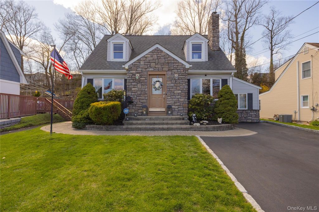 87 N Magnolia Street, Pearl River, NY 10965
