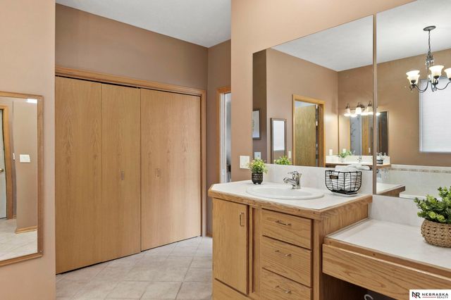 515 Pier 2, Lincoln, NE 68528