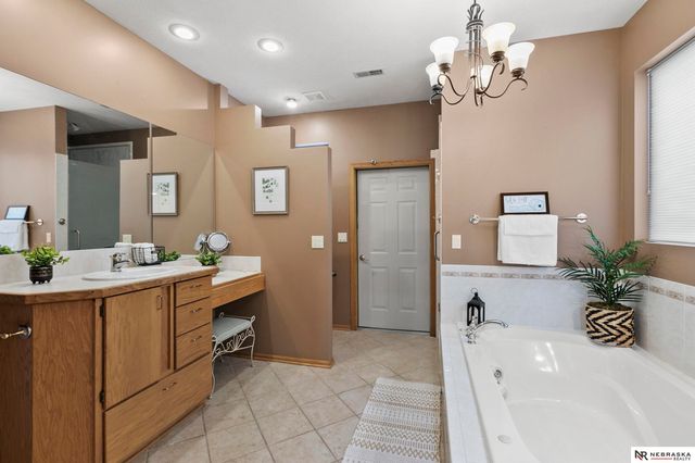515 Pier 2, Lincoln, NE 68528