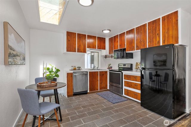 90 NE Barbara Boulevard, Belfair, WA 98528
