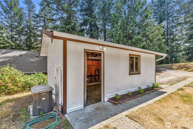 90 NE Barbara Boulevard, Belfair, WA 98528