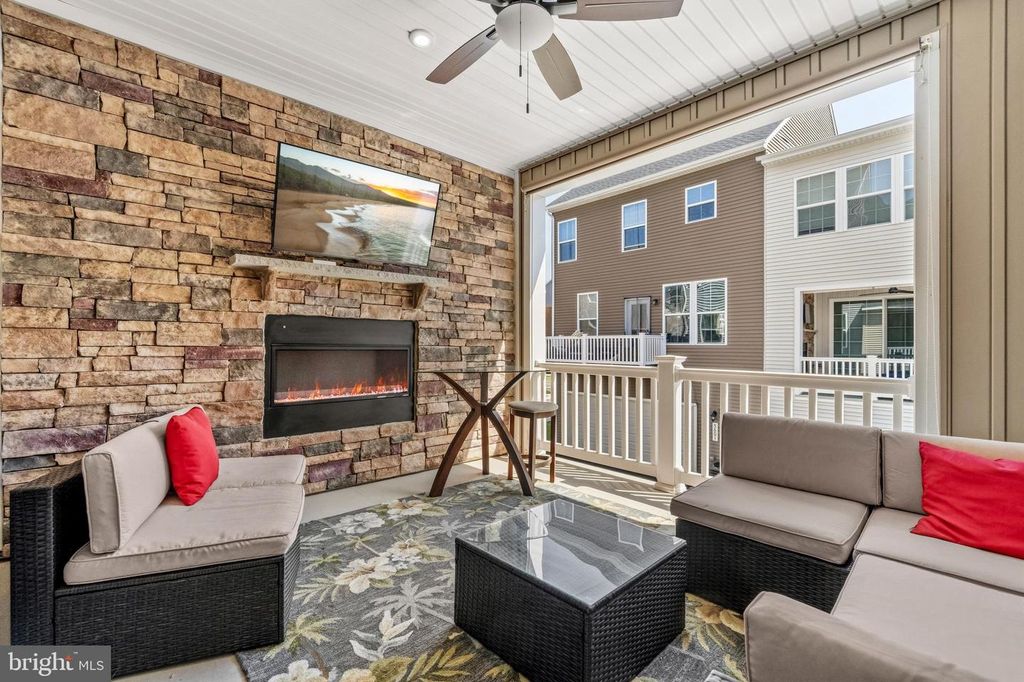 Image 16 of property listing at 11306 MERIDIAN HILL WAY, Upper Marlboro, MD 20772