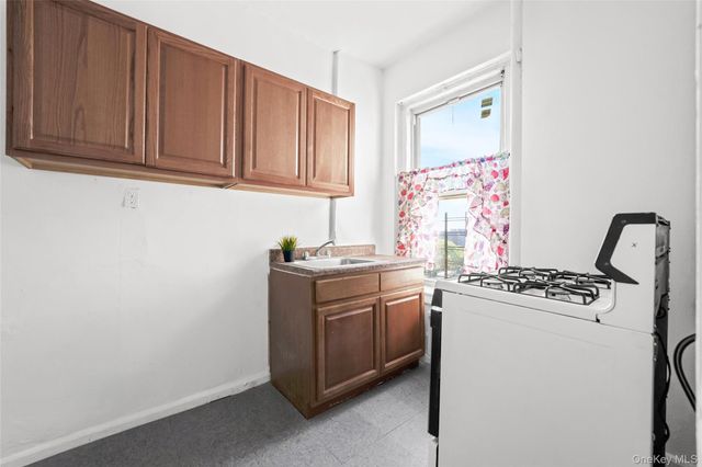 1898 Longfellow Ave E4, Bronx, NY 10460