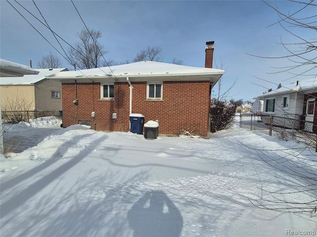 1689 Gregory Avenue, Lincoln Park, MI 48146