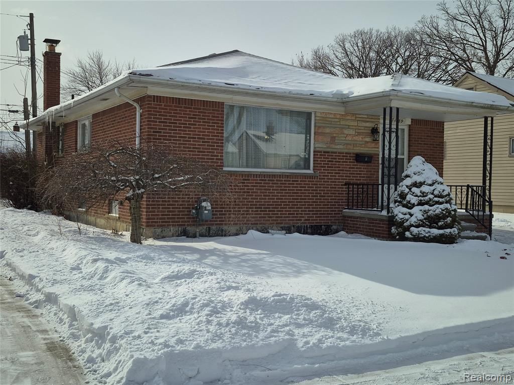 1689 Gregory Avenue, Lincoln Park, MI 48146