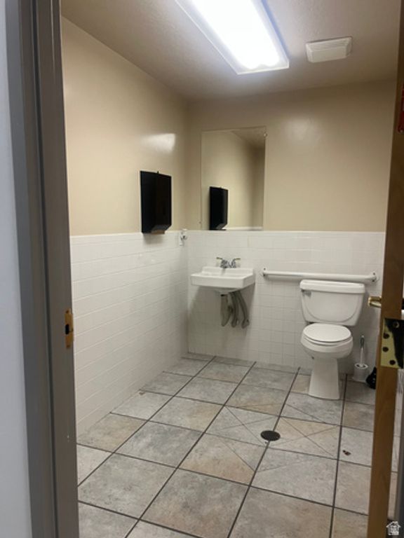 4158 W NIKE DR, West Jordan, UT 84088 — photo 2