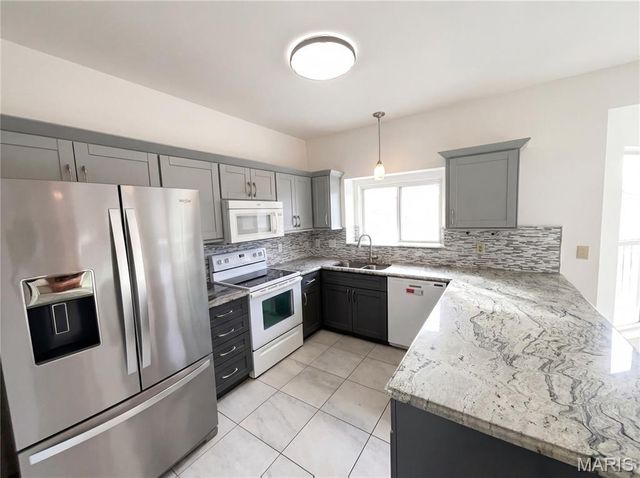 565 Crown Passage Drive, St Charles, MO 63303