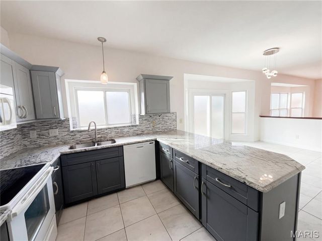 565 Crown Passage Drive, St Charles, MO 63303