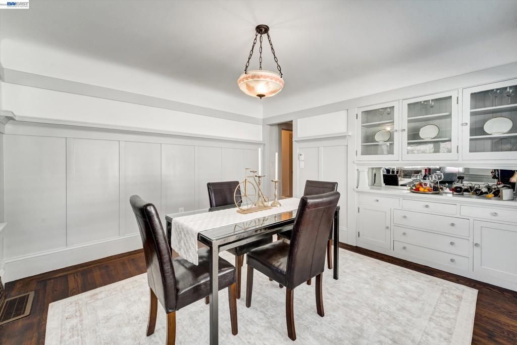 Image 13 of property listing at 4241 Suter St, Oakland, CA 94619