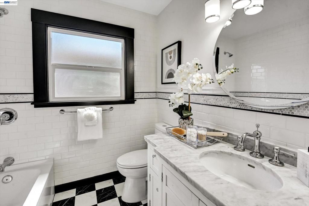 Image 17 of property listing at 4241 Suter St, Oakland, CA 94619