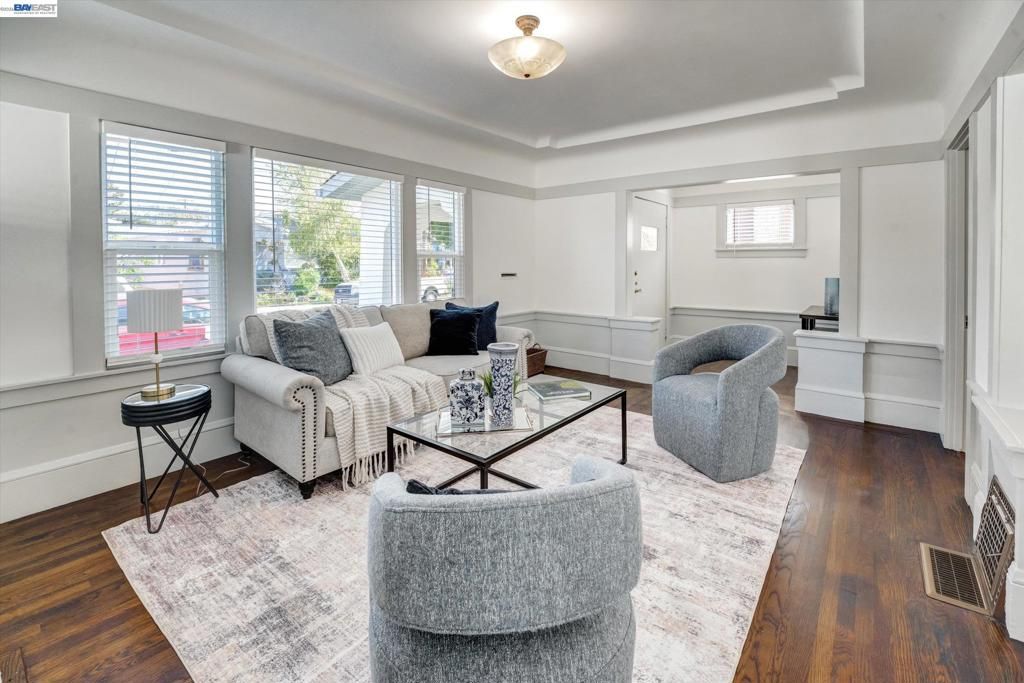 Image 7 of property listing at 4241 Suter St, Oakland, CA 94619