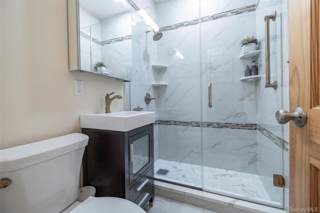 55 Lenox Road 1 F, Rockville Centre, NY 11570