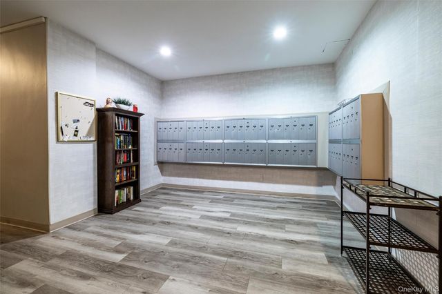 55 Lenox Road 1 F, Rockville Centre, NY 11570