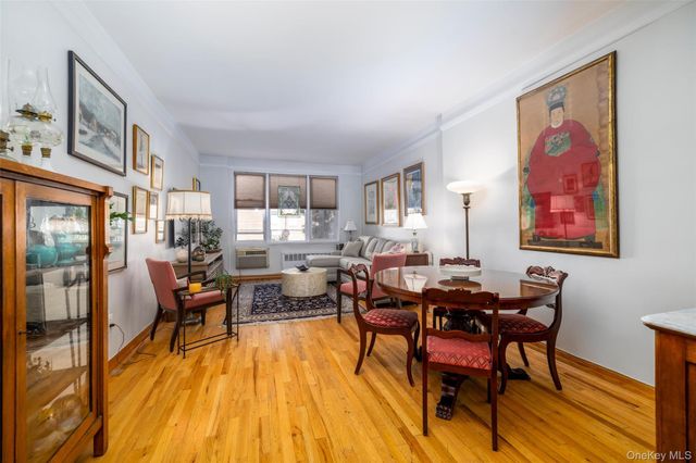 55 Lenox Road 1 F, Rockville Centre, NY 11570