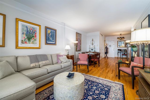 55 Lenox Road 1 F, Rockville Centre, NY 11570