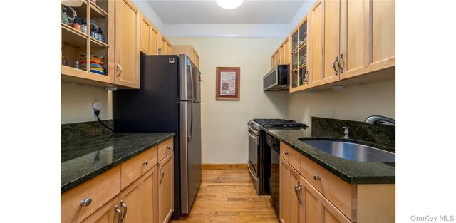 55 Lenox Road 1 F, Rockville Centre, NY 11570