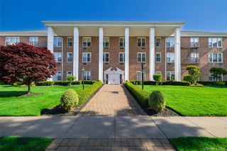55 Lenox Road 1 F, Rockville Centre, NY 11570