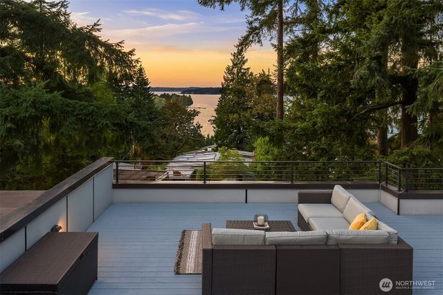 3208 89th Place SE, Mercer Island, WA 98040