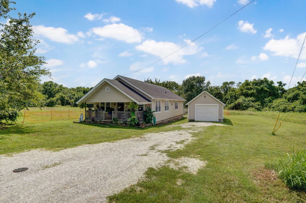 1141 North Dickerson, Springfield, MO 65803