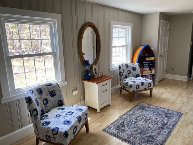 3 Woodlawn Ave, Mattapoisett, MA 02739