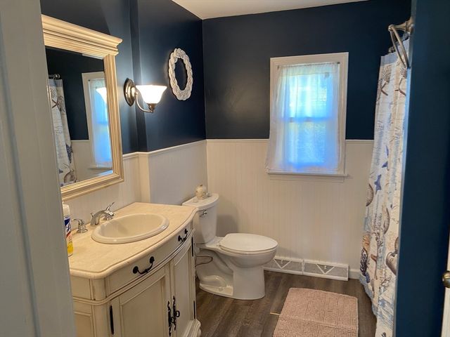 3 Woodlawn Ave, Mattapoisett, MA 02739