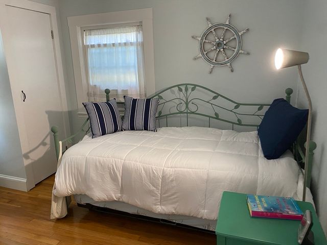3 Woodlawn Ave, Mattapoisett, MA 02739