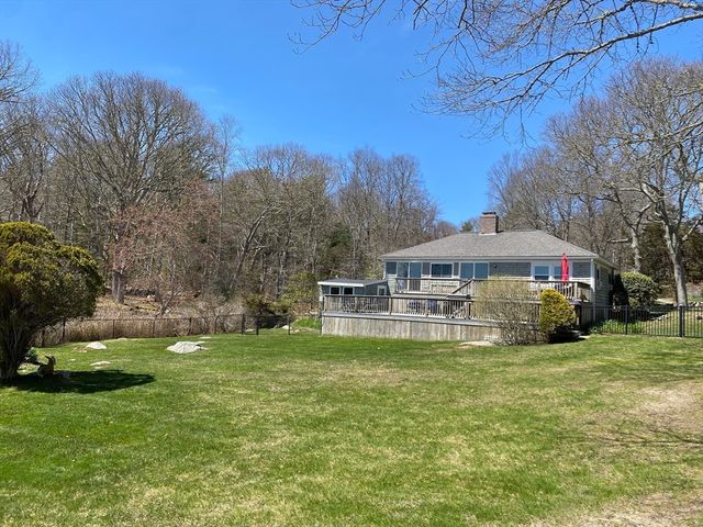 3 Woodlawn Ave, Mattapoisett, MA 02739