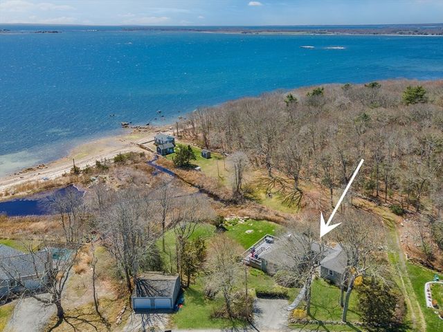 3 Woodlawn Ave, Mattapoisett, MA 02739