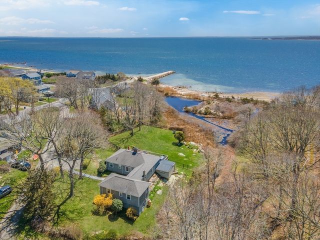 3 Woodlawn Ave, Mattapoisett, MA 02739