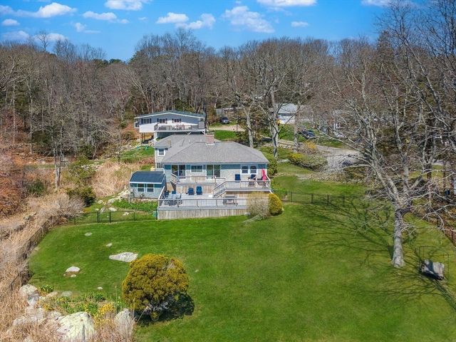 3 Woodlawn Ave, Mattapoisett, MA 02739