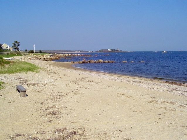 3 Woodlawn Ave, Mattapoisett, MA 02739