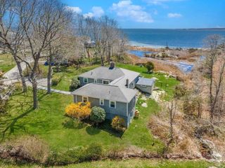 3 Woodlawn Ave, Mattapoisett, MA 02739