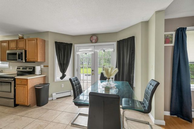 12 Chester Road, Derry, NH 03038