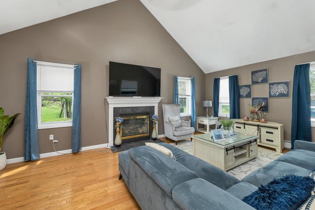 12 Chester Road, Derry, NH 03038
