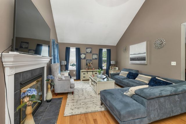 12 Chester Road, Derry, NH 03038