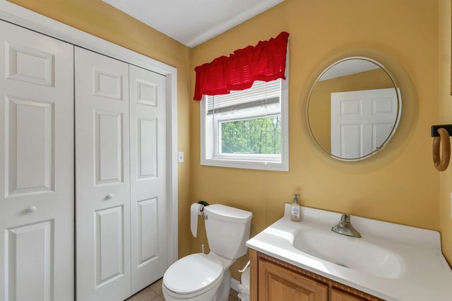 12 Chester Road, Derry, NH 03038