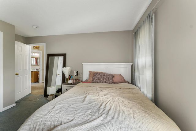12 Chester Road, Derry, NH 03038