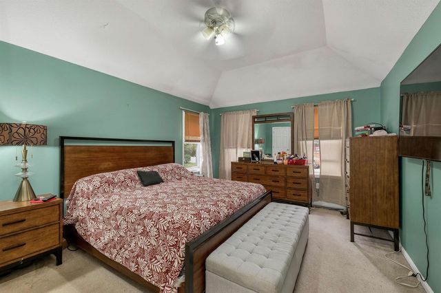 12 Chester Road, Derry, NH 03038