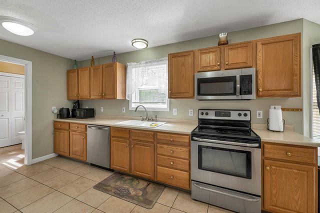 12 Chester Road, Derry, NH 03038