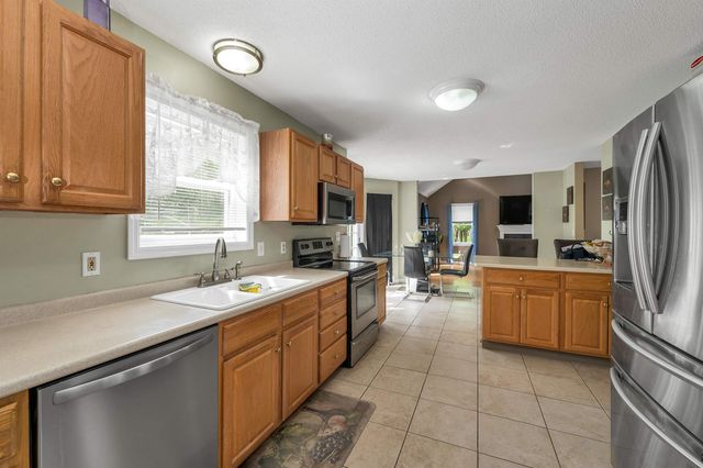 12 Chester Road, Derry, NH 03038