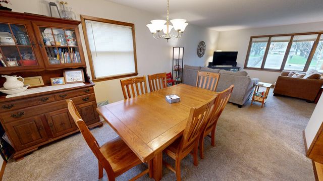 1112 15th Street SW, Willmar, MN 56201