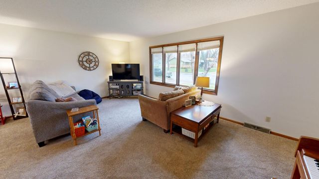1112 15th Street SW, Willmar, MN 56201