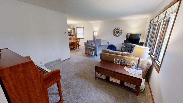 1112 15th Street SW, Willmar, MN 56201