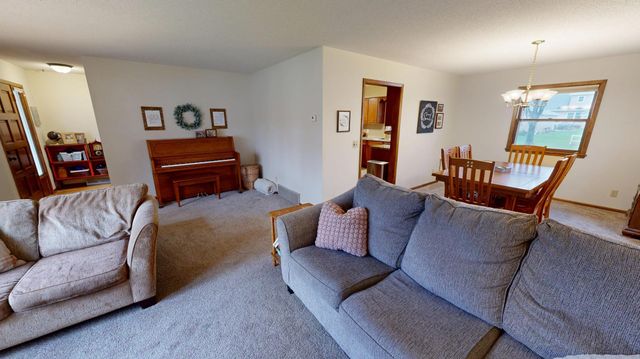 1112 15th Street SW, Willmar, MN 56201