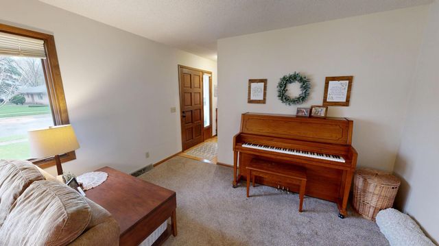 1112 15th Street SW, Willmar, MN 56201