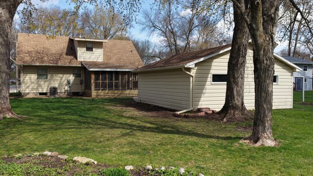 1112 15th Street SW, Willmar, MN 56201