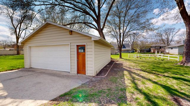 1112 15th Street SW, Willmar, MN 56201