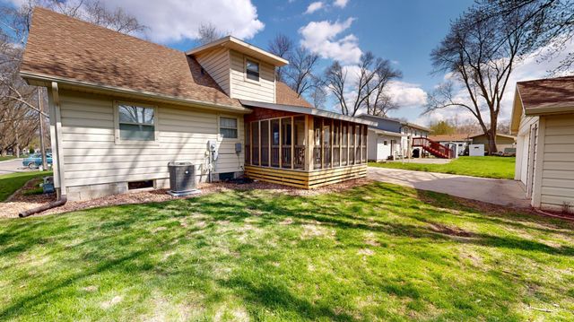 1112 15th Street SW, Willmar, MN 56201